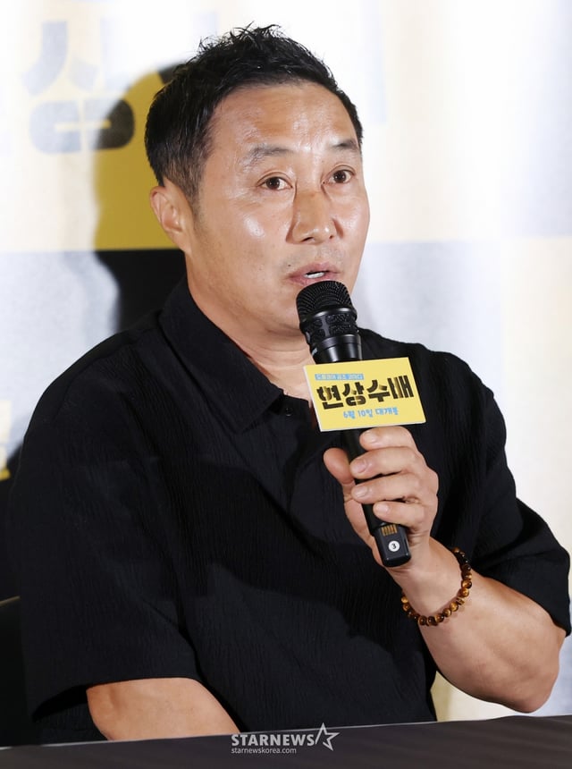 배우 김병만이 29일 서울 용산구 CGV아이파크몰에서 진행된 영화 '현상수배(감독 신재호)' 언론시사회 및 기자간담회에 참석해 질의응답을 하고 있다. /2026.05.29 /사진=김휘선 hwijpg@