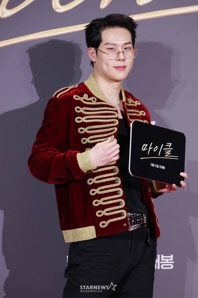 몬스타엑스 주헌이 11일 오후 서울 메가박스 코엑스에서 진행된 영화 '마이클' VIP 시사회 포토월 행사에 참석해 포즈를 취하고 있다. /2026.05.11 /사진=이동훈 photoguy@