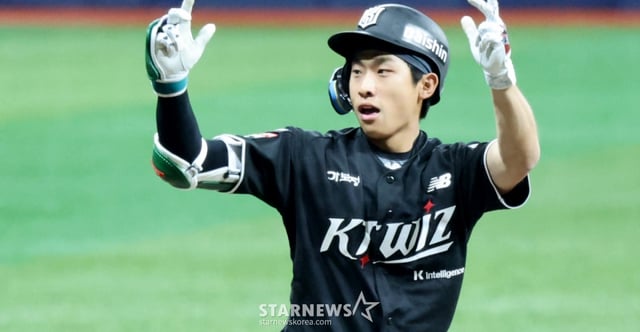 KT 7번타자 유준규가 8일 고척스카이돔에서 열리는 2026KBO리그 KT위즈와 키움히어로즈 경기 6회초 1사 1,2루에서 주자일소 우전3루타로 출루하고 있다. 2026.05.08. /사진=강영조 cameratalks@