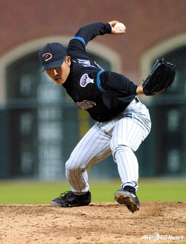 Kim Byung-hyun pitching during his time with the Arizona Diamondbacks. /AFPBBNews=NEWS1
