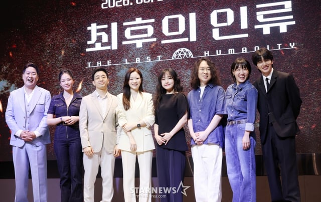 Scientists Jang Dong-sun, singer Bibi, PD Lee Mi-sol, chemist Jang Hong-je, comedian Lee Eun-ji, and actor Yoo Seung-ho posed at the EBS variety program 'The Last of Us' production press conference held on the 1st at the Glad Hotel in Yeongdeungpo-gu, Seoul. /2026.06.01 /Photo=Kim Hwi-seon hwijpg@