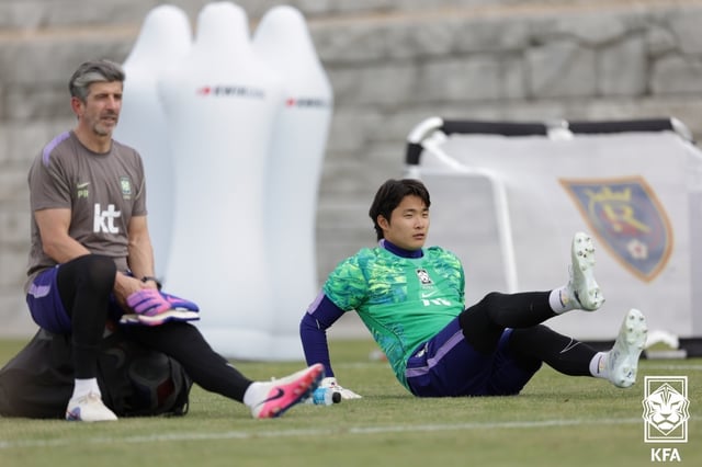 Yoon Ki-wook (right) during the 2026 FIFA North America World Cup pre-camp. /Photo=Korea Football Association (KFA)