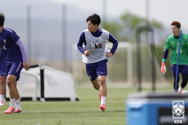Kang Sang-yoon (center) during the 2026 FIFA North America World Cup pre-camp. /Photo=Korea Football Association (KFA)