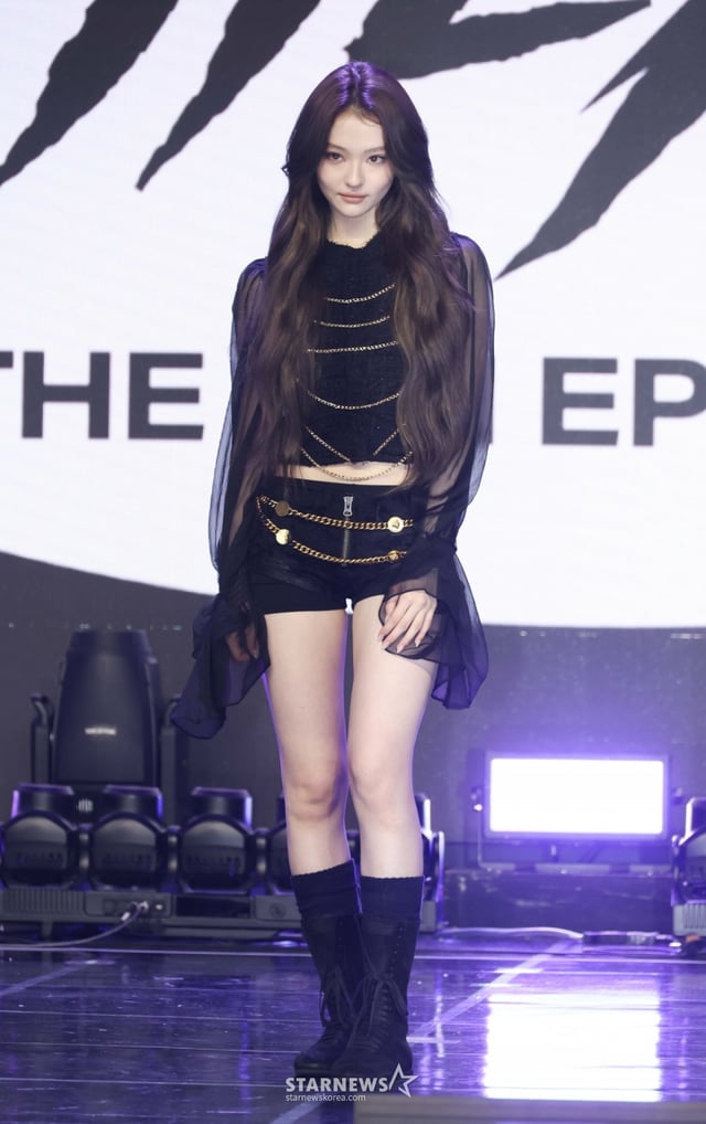 걸그룹 미야오(MEOVV) 엘라가 1일 오후 서울 마포구 상암동 큐브컨벤션센터에서 진행된 EP 2집 'BITE NOW' 발매기념 쇼케이스에서 포즈를 취하고 있다. /2026.06.01 /사진=이동훈 photoguy@
