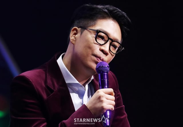 Singer MC Mong is answering questions at a press conference held on the afternoon of the 25th at Yes24 Live Hall in Gwangjin-gu, Seoul, to commemorate the release of his 8th full album 'CHANNEL 8'. 2019.10.25
