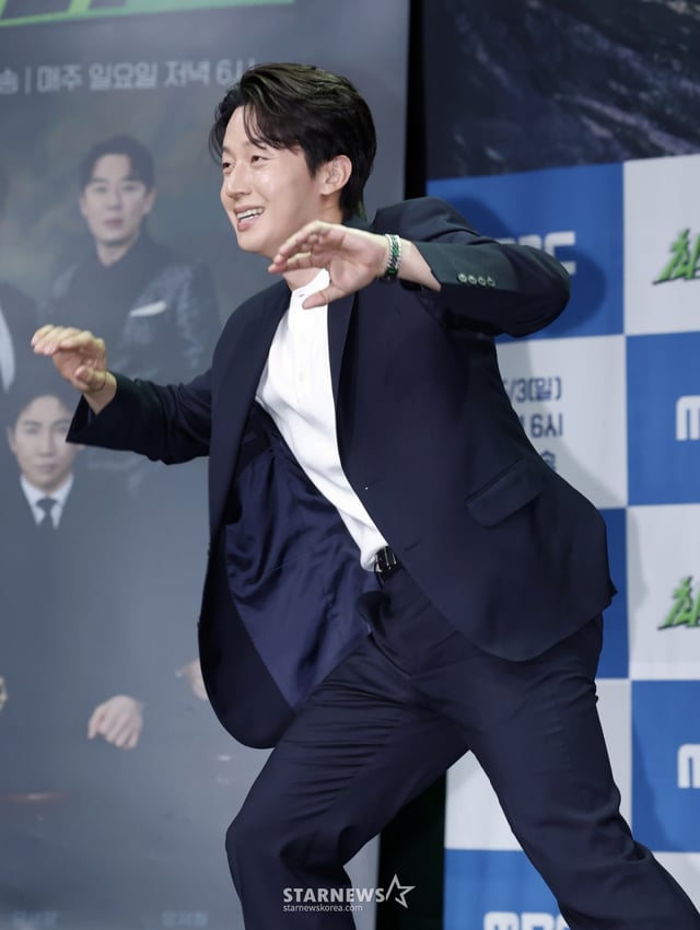 [서울=뉴시스] 김혜진 기자 = 개그맨 허경환이 28일 오후 서울 마포구 MBC에서 열린 MBC 새 예능 프로그램 '최우수산' 제작발표회에서 포즈를 취하고 있다. 2026.04.28. jini@newsis.com /사진=김혜진