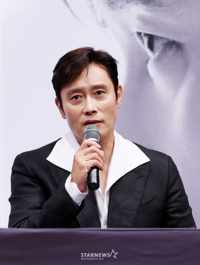 배우 이병헌이 4일 경기 부천시 현대백화점 중동점에서 진행된 '제29회 부천국제판타스틱영화제' 더 마스터 이병헌 특별전 기자회견에 참석해 질의응답을 하고 있다. /2025.07.04 /사진=김휘선 hwijpg@
