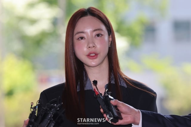 [서울=뉴시스] 권창회 기자 = 필라테스 강사 겸 인플루언서 양정원이 29일 서울 강남구 강남경찰서에 사기 및 가맹사업법 위반 혐의 피의자 신분으로 출석하며 발언하고 있다. 2026.04.29. kch0523@newsis.com /사진=권창회