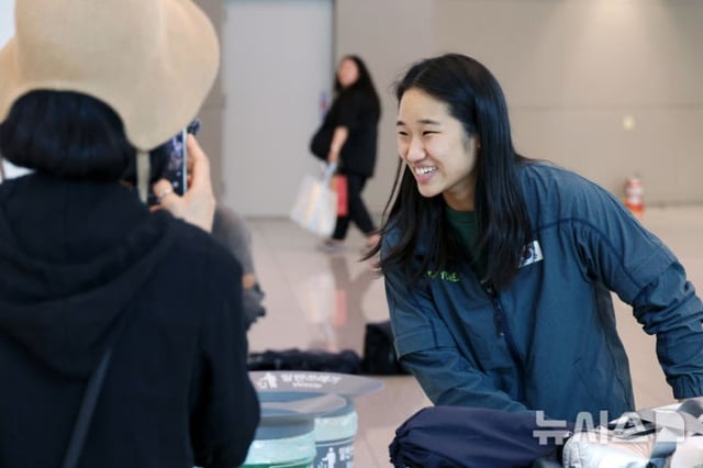 안세영이 인도네시아 오픈을 마치고 8일 오전 인천국제공항을 통해 귀국하고 있다. /사진=뉴시스