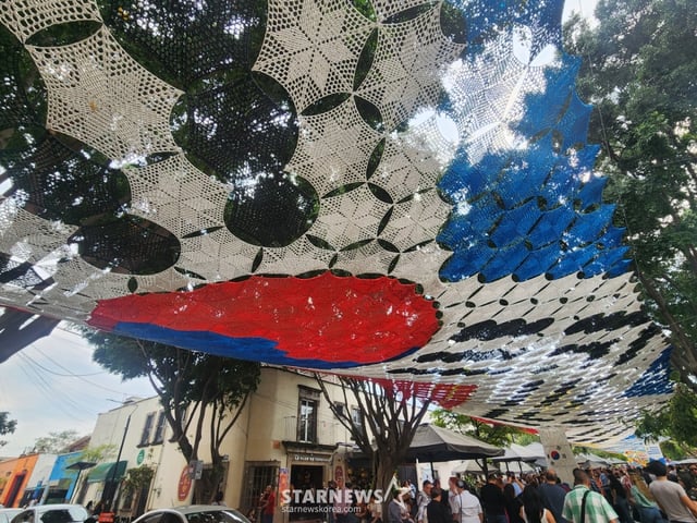 A model of the South Korean flag on Zapopan Street in Guadalajara. /Photo=Reporter Park Geon-do