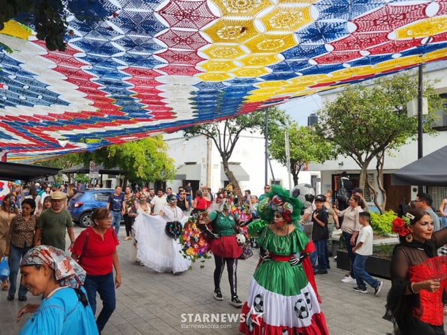 The World Cup atmosphere is in full swing on Zapopan in Guadalajara. /Photo=Reporter Park Geon-do