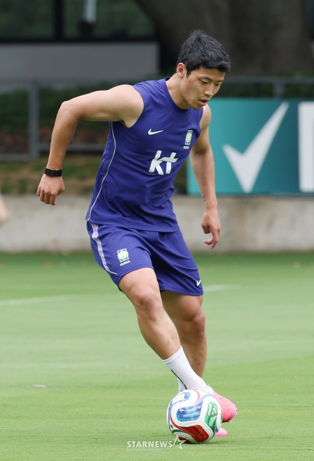 황희찬이 훈련 중 드리블하고 있다. /사진=김진경 대기자