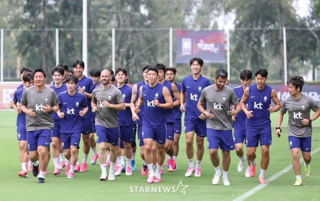 홍명보호가 본격적인 훈련 전 러닝하고 있다. /사진=김진경 대기자