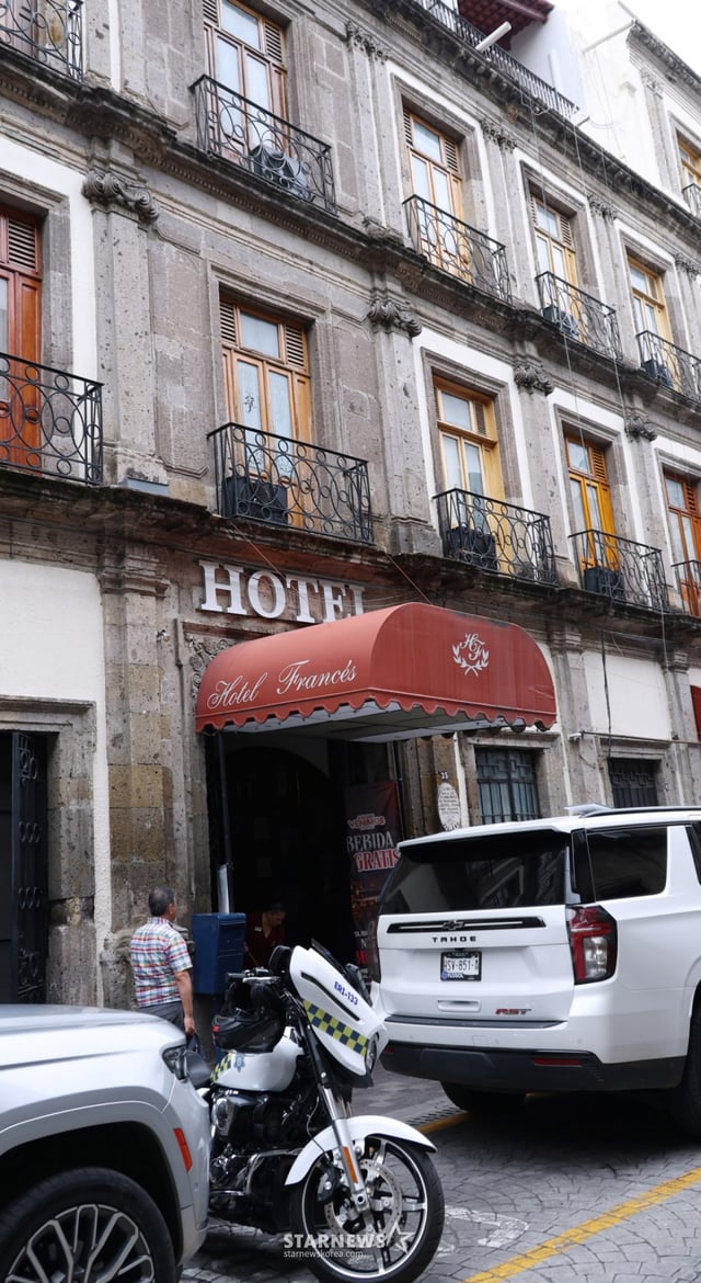The entrance of the Frances Hotel, where a plaque of Do-san Ahn Chang-ho is displayed. /Photo=Chief correspondent Kim Jin-kyung