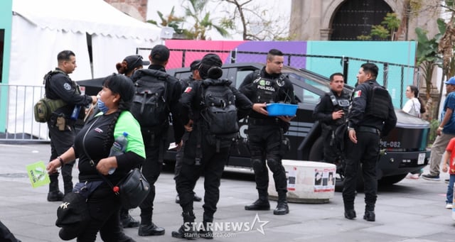 Mexican state police deployed at Liberacion Square, where preparations for the FIFA Fan Festival are underway. /Photo=Chief correspondent Kim Jin-kyung