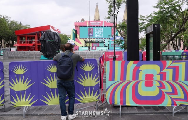Liberacion Square, where preparations for the FIFA Fan Festival are underway. /Photo=Chief correspondent Kim Jin-kyung