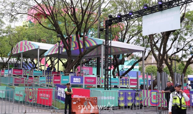 Liberacion Square, where preparations for the FIFA Fan Festival are underway. /Photo=Chief correspondent Kim Jin-kyung