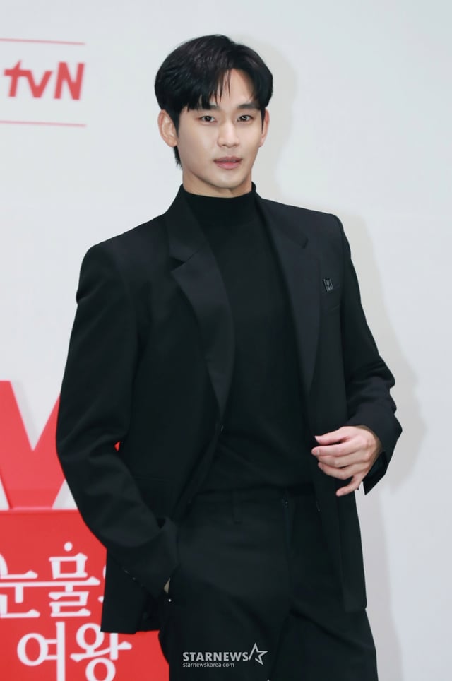 Actor Kim Soo-hyun poses at a press conference for the tvN Saturday-Sunday drama "Queen of Tears" held at the Ramada Seoul Sindorim Hotel on the morning of the 7th. /2024.03.07 /Photo=Lee Dong-hoon