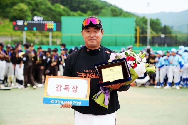 한화 1차 지명 출신의 박상규 대전서구유소년야구단 감독. /사진=대한유소년야구연맹