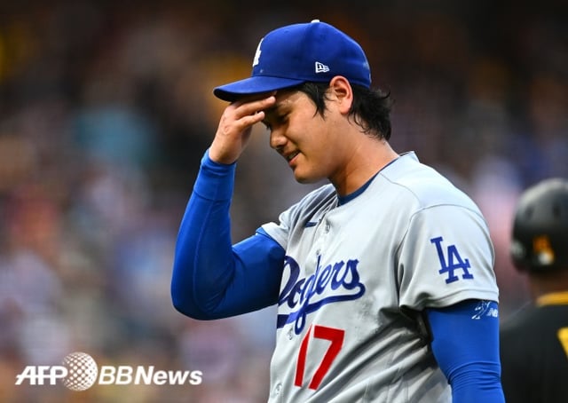 오타니 쇼헤이가 11일(한국시간) 미국 펜실베이니아주 피츠버그 PNC파크에서 열린 2026 MLB 정규시즌 피츠버그와 방문경기에서 선발 등판해 아쉬워하고 있다. /AFPBBNews=뉴스1