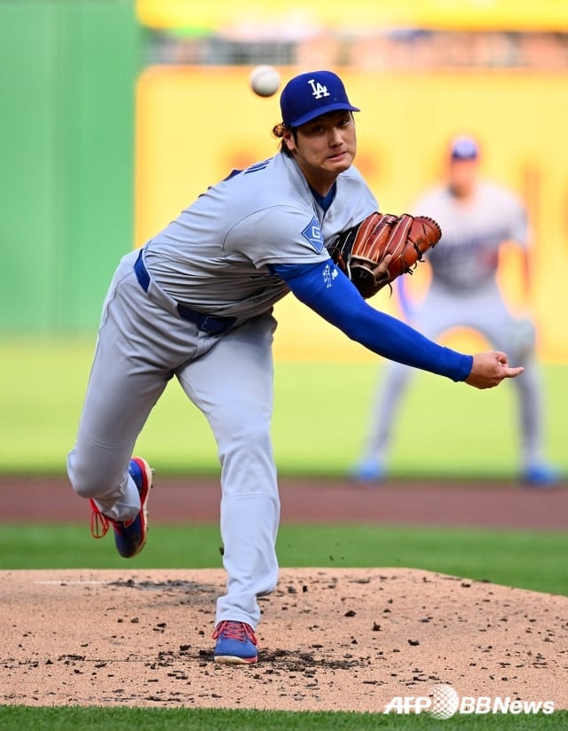 오타니 쇼헤이가 11일(한국시간) 미국 펜실베이니아주 피츠버그 PNC파크에서 열린 2026 MLB 정규시즌 피츠버그와 방문경기에서 선발 등판해 역투하고 있다. /AFPBBNews=뉴스1