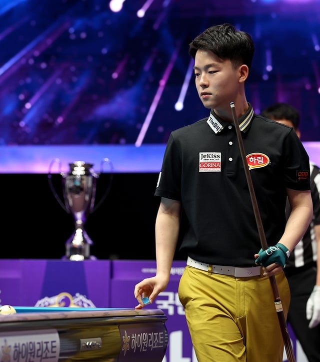 김영원이 11일 강원도 정선군 하이원리조트 그랜드호텔 컨벤션타워에서 열린 프로당구 2026-2027시즌 2차 투어 '국민의 행복쉼터 하이원리조트 PBA-LPBA 챔피언십' PBA 결승에서 샷을 구상하고 있다. /사진=PBA 투어 제공