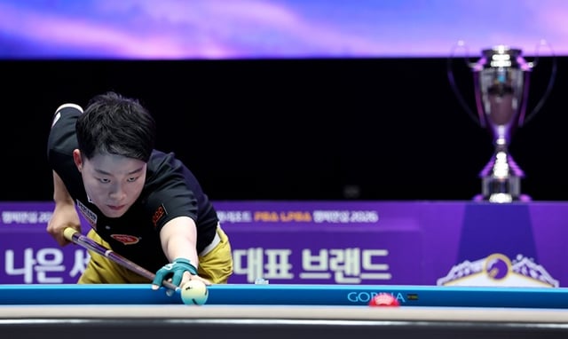 김영원이 11일 강원도 정선군 하이원리조트 그랜드호텔 컨벤션타워에서 열린 프로당구 2026-2027시즌 2차 투어 '국민의 행복쉼터 하이원리조트 PBA-LPBA 챔피언십' PBA 결승에서 스트로크를 하고 있다. /사진=PBA 투어 제공
