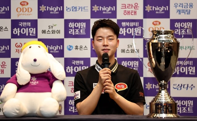 김영원이 11일 강원도 정선군 하이원리조트 그랜드호텔 컨벤션타워에서 열린 프로당구 2026-2027시즌 2차 투어 '국민의 행복쉼터 하이원리조트 PBA-LPBA 챔피언십' PBA 결승에서 승리한 뒤 기자회견에서 소감을 밝히고 있다. /사진=PBA 투어 제공