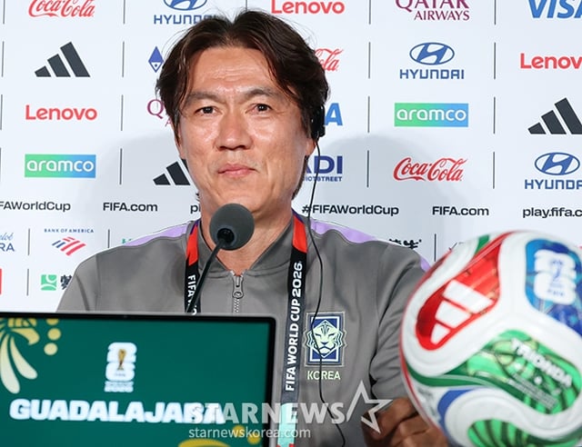 한국 대표팀이 2026 북중미월드컵 A조 예선 한국-체코전을 하루 앞둔 10일 멕시코 과달라하라 에스타디오 아크론에서 기자회견을 열었다. 홍명보 감독이 출사표를 밝히고 있다. /사진=김진경 대기자