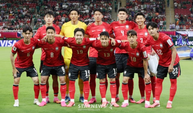 2026 북중미월드컵 A조 예선 대한민국-체코전이 12일(한국 시간) 멕시코 과달라하라 에스타디오 아크론에서 열렸다.  대한민국 베스트일레븐이 경기 전 기념촬영을 하고 있다. /사진=김진경 kim.jinkyung@
