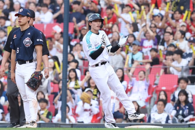 On the 13th, at the Gwangju Doosan Bears-KIA Tigers game. A shot of Kim Ho-ryeong (right). /Photo=KIA Tigers provided