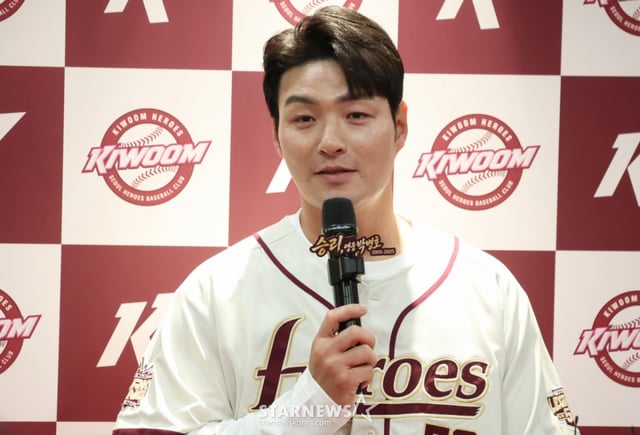 박병호 은퇴 기자회견이 26일 서울 고척스카이돔 다이아몬드 클럽 라운지에서 열렸다.  박병호가 KBO리그 키움 히어로즈 대 삼성 라이온즈 경기 전에 열린 은퇴 기자회견에서 소감을 밝히고 있다. /사진=김진경 kim.jinkyung@