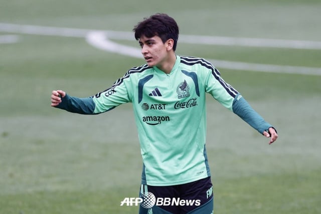 지난 12일 남아프리카공화국전에 교체로 나서 멕시코 축구 대표팀 역사상 최연소 월드컵 출전 기록을 세운 질베르토 모라. /AFPBBNews=뉴스1