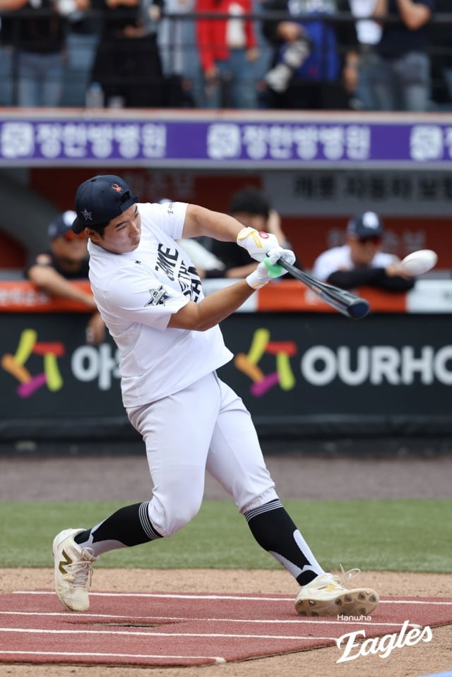 연세대 김동주가 8일 대전 한화생명볼파크에서 열린 제4회 한화이글스배 고교-대학 올스타전 홈런더비에 나섰다. /사진=한화 이글스 제공