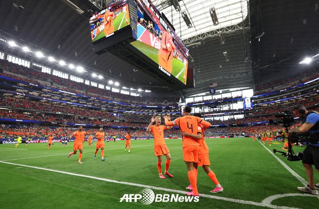 崖っぷち'に追い込まれた日本サッカー、後半44分に劇的な同点ゴール