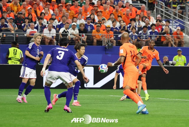 ワールドカップ 会場限定　ブレスレット 日本　オランダ 崖っぷち'に追い込まれた日本サッカー、後半44分に劇的な同点ゴール