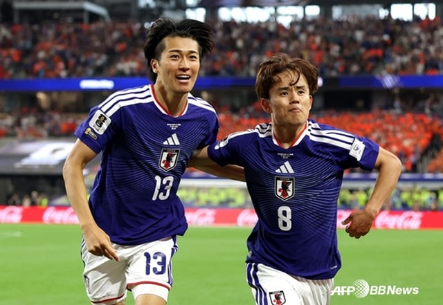 Keito Nakamura (left) and Takafusa Kubo. /AFPBBNews=NEWS1