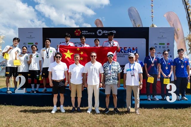 The South Korean open water swimming team (left) stands on the podium after winning the silver medal in the 6km mixed team event at the 2026 12th Asian Open Water Swimming Championships. /Photo=Korea Swimming Federation
