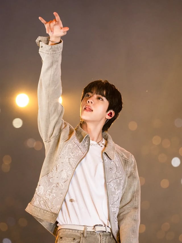 完璧なライブ、輝く外見！ 「美の男性神」BTSのジン、BTSの裏側を公開