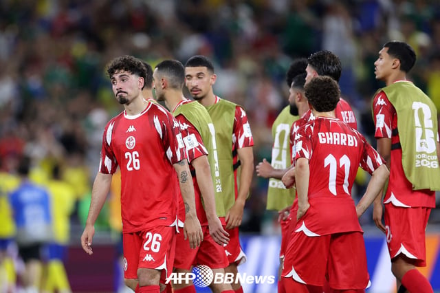 Tunisia national team players after their heavy defeat to Sweden. /AFPBBNews=NEWS1