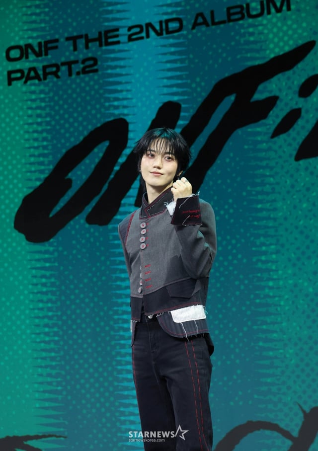 그룹 온앤오프(ONF) 승준이 17일 서울 마포구 상암동 큐브컨벤션센터에서 진행된 정규 2집 Part.2 'ONF:MY SELF' 쇼케이스에서 포즈를 취하고 있다. 타이틀곡 'Open The Door'(오픈 더 도어)는 미래를 향해 한 걸음 내딛기 직전의 긴장감과 기대, 두려움이 공존하는 감정을 록 기반의 사운드로 표현한 곡이다. /2026.06.17 /사진=이동훈 photoguy@
