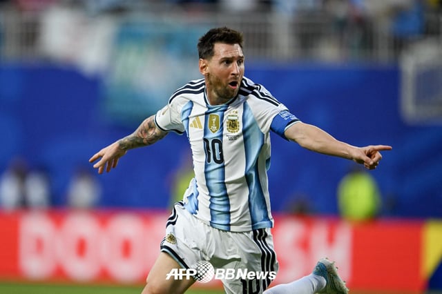 Lionel Messi celebrates after scoring a goal against Algeria in the Group J first-round match of the 2026 FIFA North American World Cup on the 17th. /AFPBBNews=NEWS1
