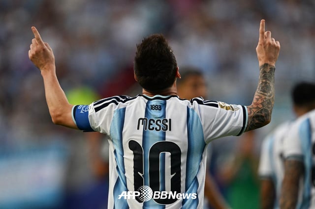 Lionel Messi celebrates after scoring a goal against Algeria in the Group J first-round match of the 2026 FIFA North American World Cup on the 17th. /AFPBBNews=NEWS1