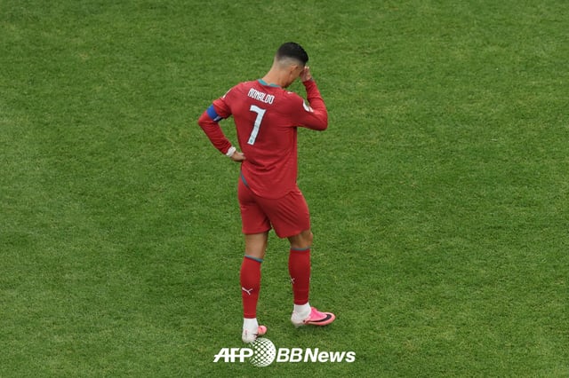 Cristiano Ronaldo looks disappointed after the 1-1 draw against the Democratic Republic of the Congo on the 18th. /AFPBBNews=NEWS1