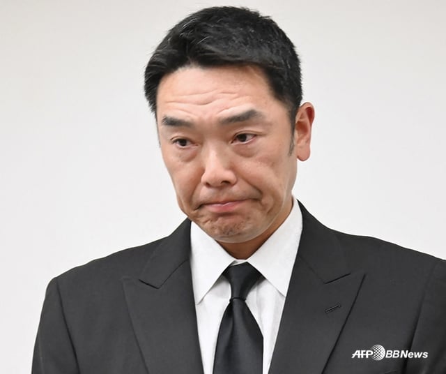 지난 5월 사임 의사를 밝히는 아베 신노스케 감독. /AFPBBNews=뉴스1