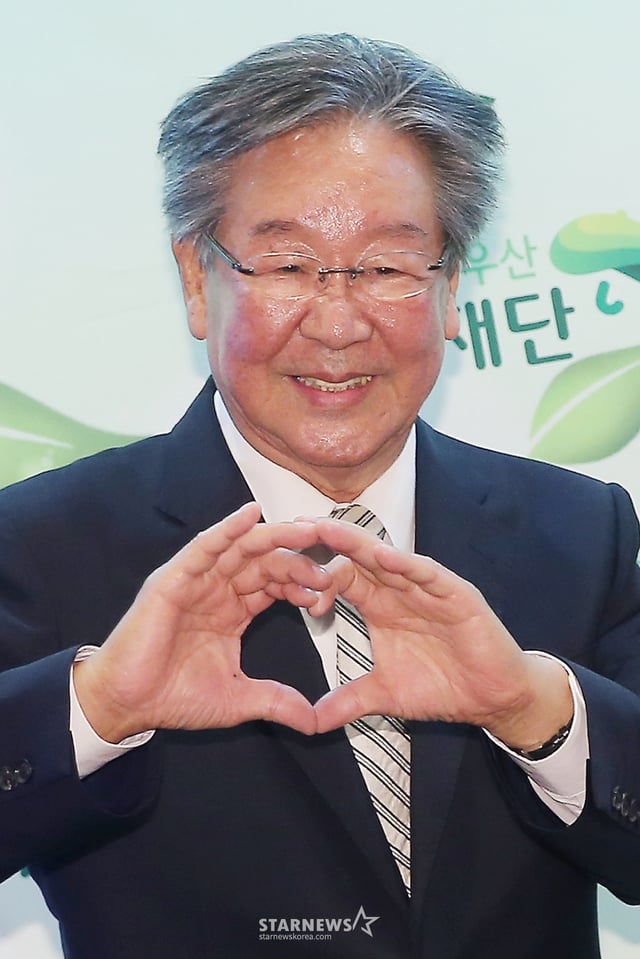 $ 배우 최불암이 23일 오후 서울 종로구 세종문화회관에서 열린 초록우산어린이재단 제4회 나눔음악회에 참석해 포즈를 취하고 있다./2015.09.23 /사진=박찬하 인턴기자 photoray@