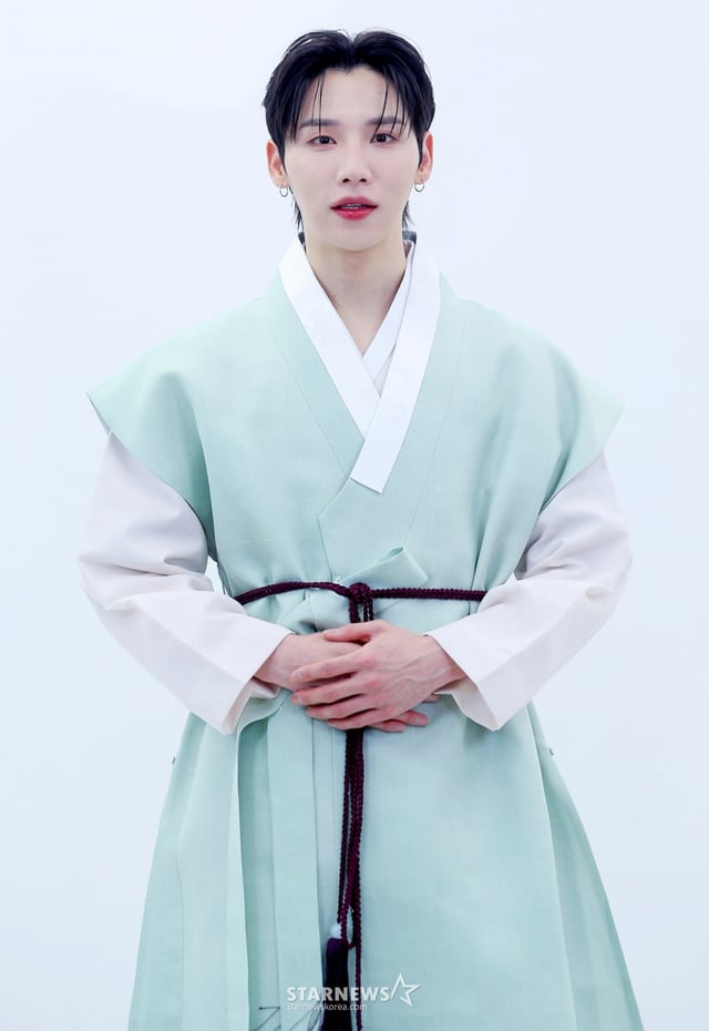 에이비식스(AB6IX) 2024년 설날 한복 인터뷰 /사진=김창현 기자 chmt@