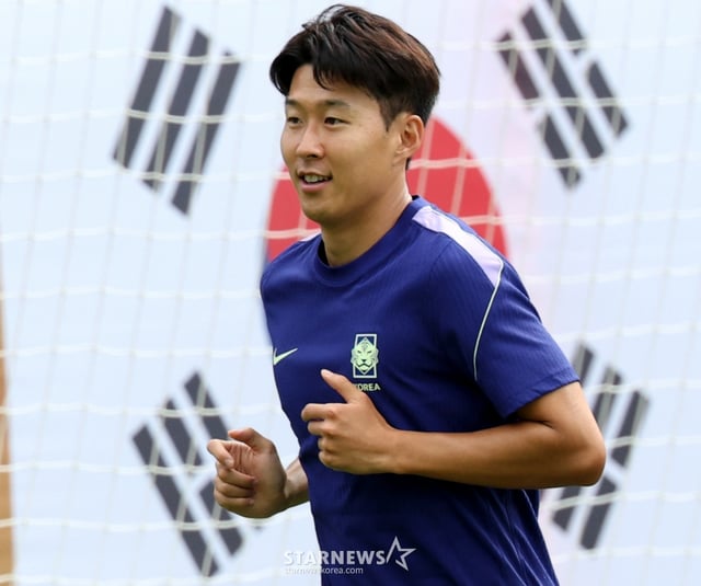 The South Korean national football team held training at Chivas Verde Valle in Guadalajara, Mexico, on the 17th, one day ahead of their 2026 FIFA World Cup CONCACAF Qualifiers Group A match against Mexico. Players, including Son Heung-min, are seen conducting running drills. /Photo=Chief correspondent Kim Jin-kyung