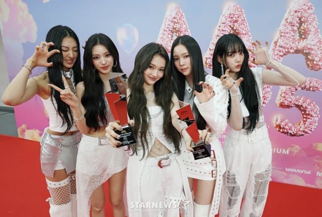 걸그룹 미야오가 6일 가오슝 내셔널 스타디움에서 진행된 스타뉴스 주최 '10주년 아시아 아티스트 어워즈 2025(10th Anniversary Asia Artist Awards 2025, '10주년 AAA 2025')에서 베스트 뮤지션, 베스트 뮤직비디오 상을 수상한 뒤 포즈를 취하고 있다. /2025.12.06 /사진=이동훈 photoguy@