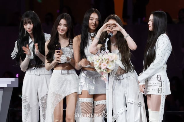 그룹 미야오가 6일 가오슝 내셔널 스타디움에서 진행된 스타뉴스 주최 '10주년 아시아 아티스트 어워즈 2025(10th Anniversary Asia Artist Awards 2025, '10주년 AAA 2025')에서 AAA 베스트 그룹 뮤지션 상 수상소감을 전하고 있다. 2025.12.06 /사진=임성균 tjdrbs23@